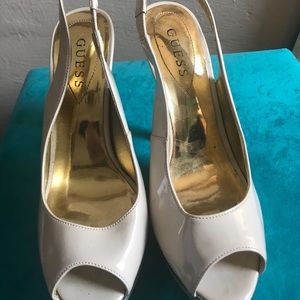 GUESS pumps tan